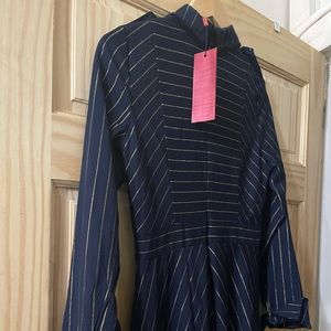 Mettsu is the brand size Large it’s new.